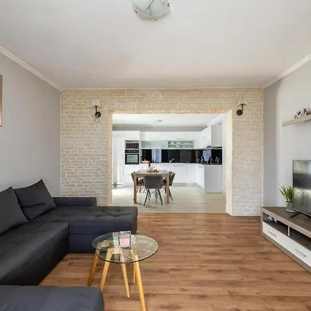 Apartment Under The Rock Split Exterior photo